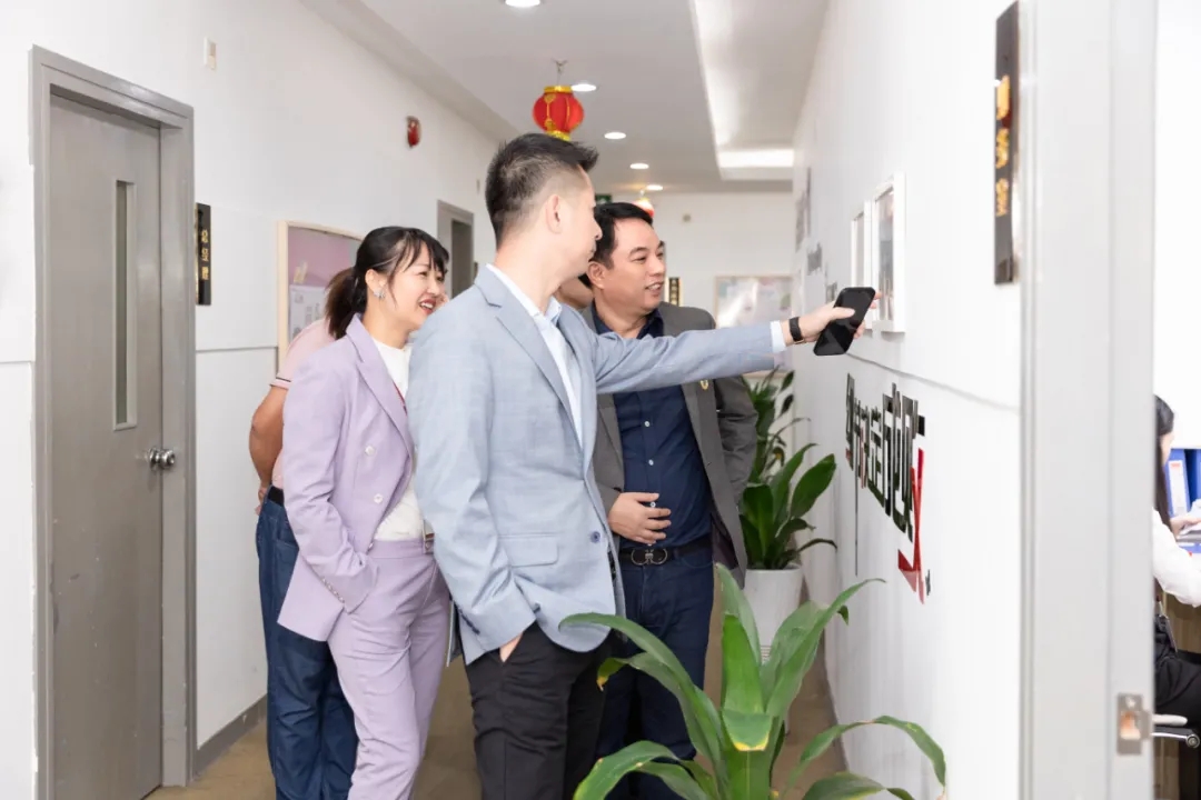 熱烈歡迎深圳市芯片行業協會蒞臨君林集團交流座談! 熱烈歡迎深圳市芯片行業協會蒞臨君林集團交流座談!