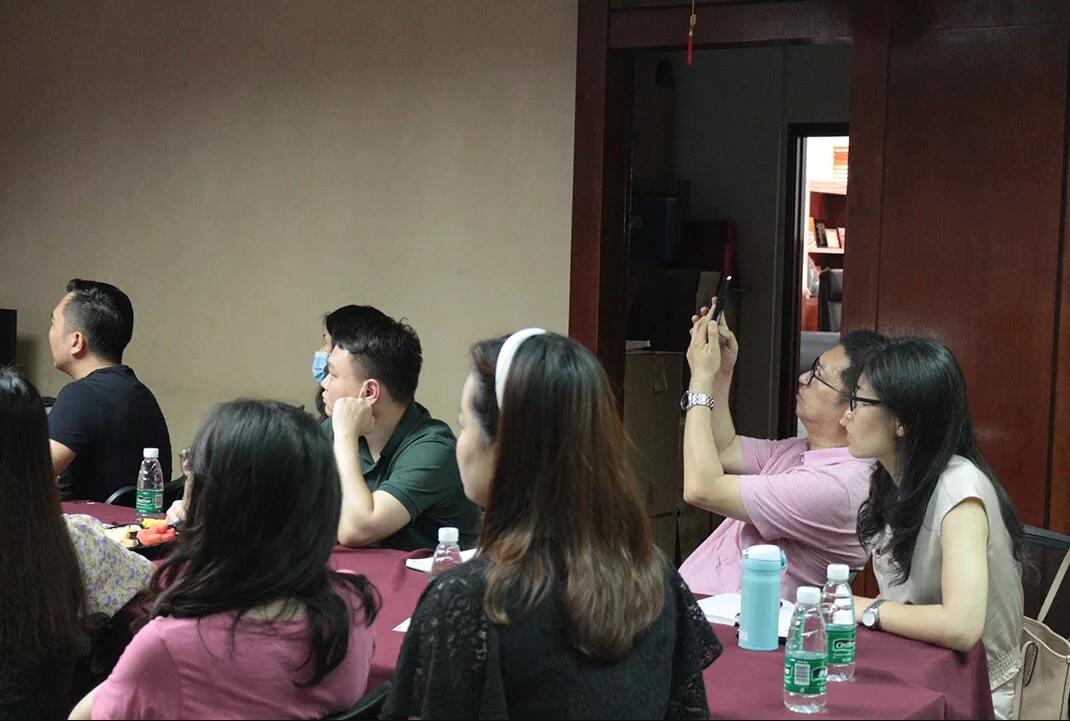 “兩會(huì)政策對(duì)企業(yè)利弊的分析”沙龍圓滿結(jié)束 “兩會(huì)政策對(duì)企業(yè)利弊的分析”沙龍圓滿結(jié)束