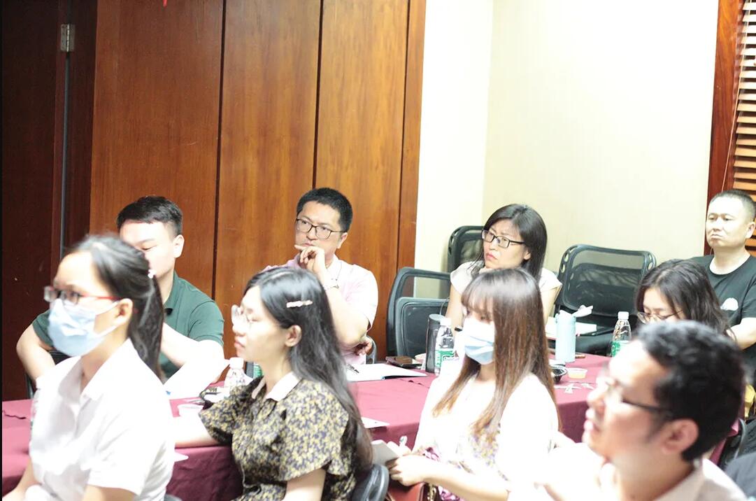 “兩會(huì)政策對(duì)企業(yè)利弊的分析”沙龍圓滿結(jié)束 “兩會(huì)政策對(duì)企業(yè)利弊的分析”沙龍圓滿結(jié)束