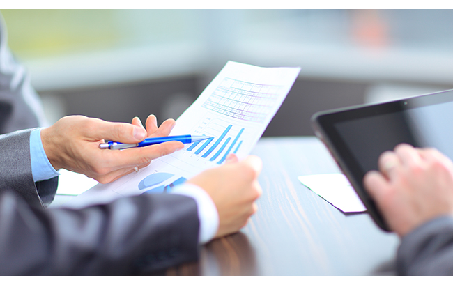 千庫網_業務團隊一起分析市場研究結果_攝影圖編號276564 千庫網_業務團隊一起分析市場研究結果_攝影圖編號276564