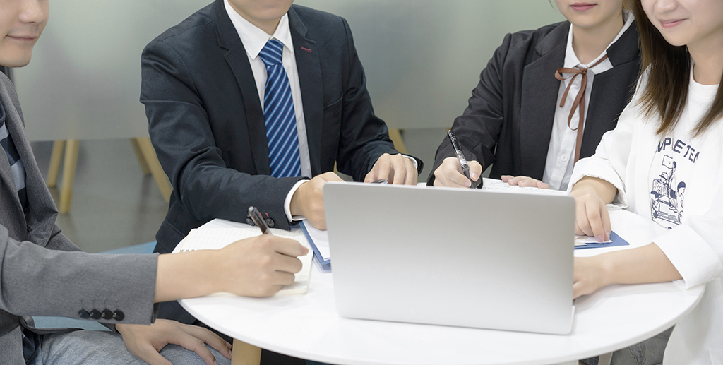 千庫網_商務辦公室會議探討交流攝影圖_攝影圖編號80711 千庫網_商務辦公室會議探討交流攝影圖_攝影圖編號80711