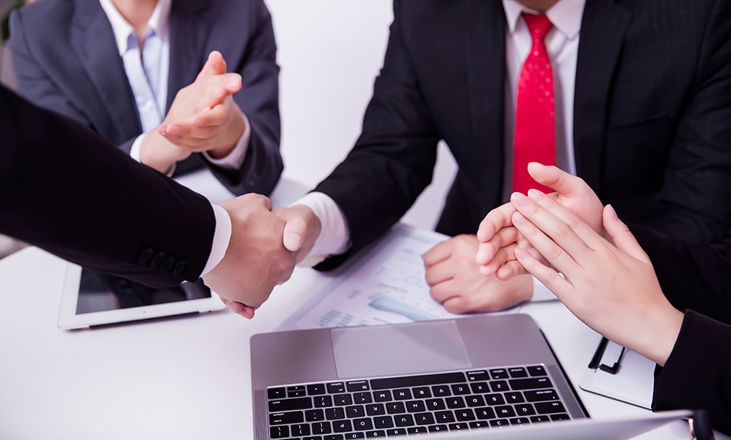 千庫網(wǎng)_手勢商務(wù)辦公合作共贏攝影圖配圖_攝影圖編號216138 千庫網(wǎng)_手勢商務(wù)辦公合作共贏攝影圖配圖_攝影圖編號216138